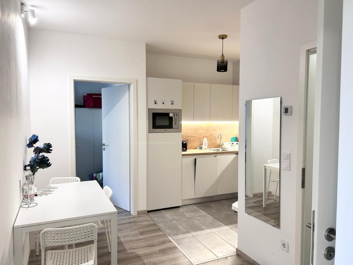 New 2022 Family&Friends Downtown Ac 3Br 2Ba Free Parking Big Balcony Near Metro&Train Station Self Check-In Apt Budapeşte Dış mekan fotoğraf