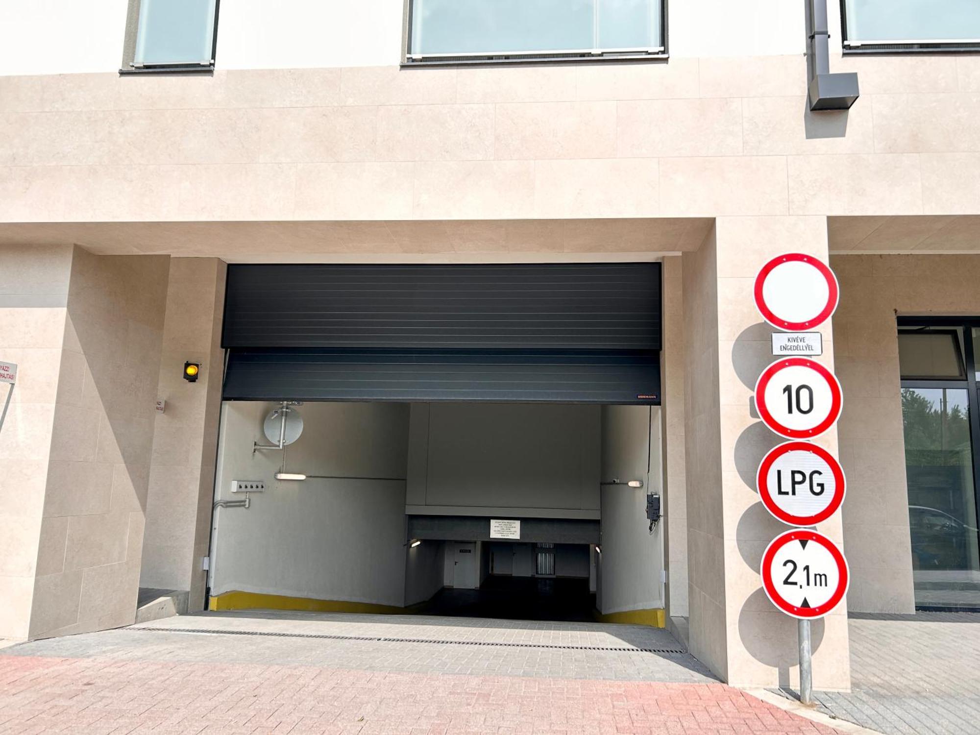 New 2022 Family&Friends Downtown Ac 3Br 2Ba Free Parking Big Balcony Near Metro&Train Station Self Check-In Apt Budapeşte Dış mekan fotoğraf